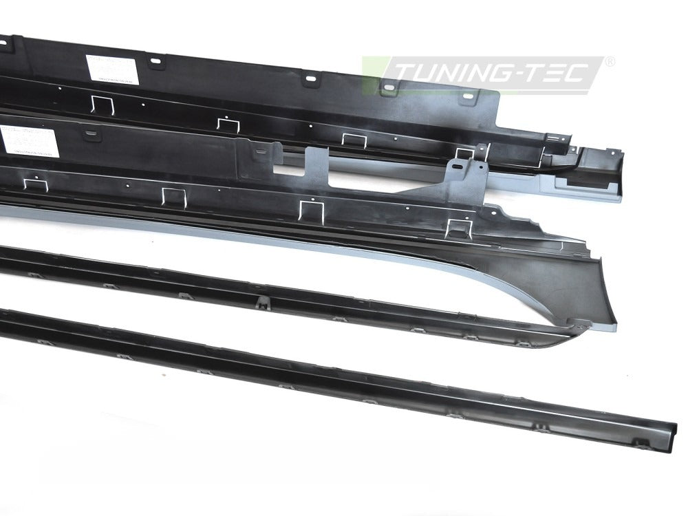 Sideskjørt BMW F40 19-24 pakke og innhold.