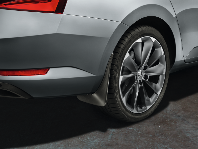 VAG OEM skvettlapp til Skoda Superb III Stasjonsvogn – ABS Automotive svart matt