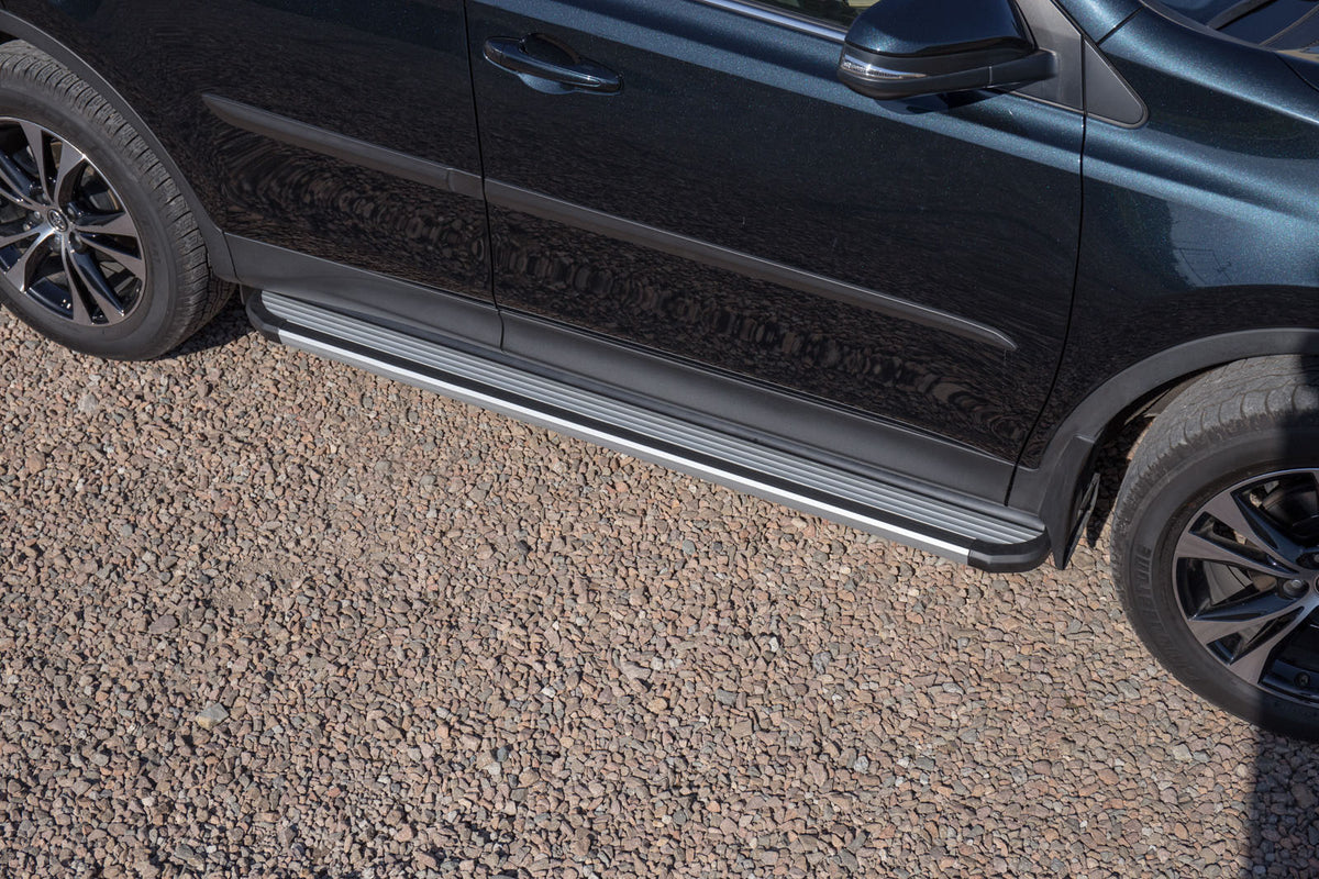 Stigtrinn fra Ventshield til Toyota RAV4 IV 2013-2015 i aluminium og ABS med monteringssett