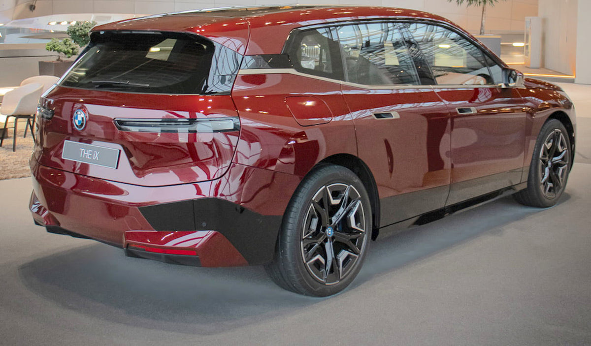 BMW OEM bagasjeromsmatte til Bmw iX (I20) – svart matt med BMW-logo