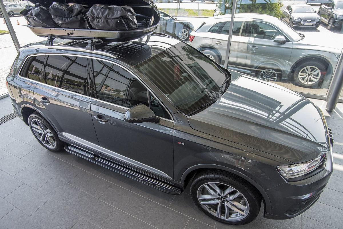 Ventshield stigtrinn montert på Audi Q7 4M – innstigning fra siden