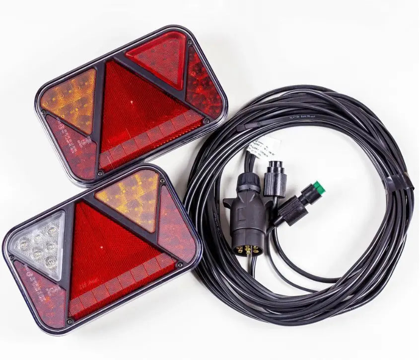 Sett: Fristom FT-270 LED-baklykter med en bunt på 4,5 m 7-PIN | Nomax.no🥇