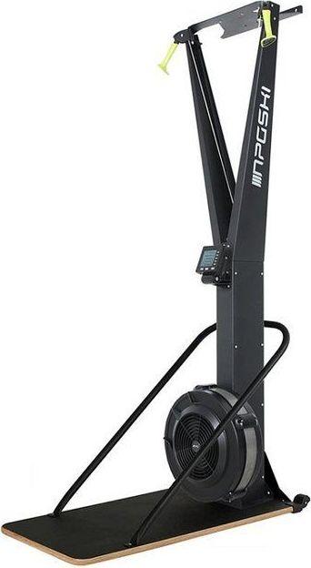 Ski Erg treningsapparat i svart metall med skjerm, store håndtak og gule stropper, sett fra siden.