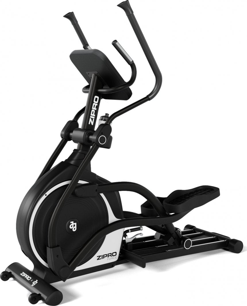 Orbitrek i sort og hvit med store håndtak, brede fotplater og tydelig displaystativ, sett fra siden.