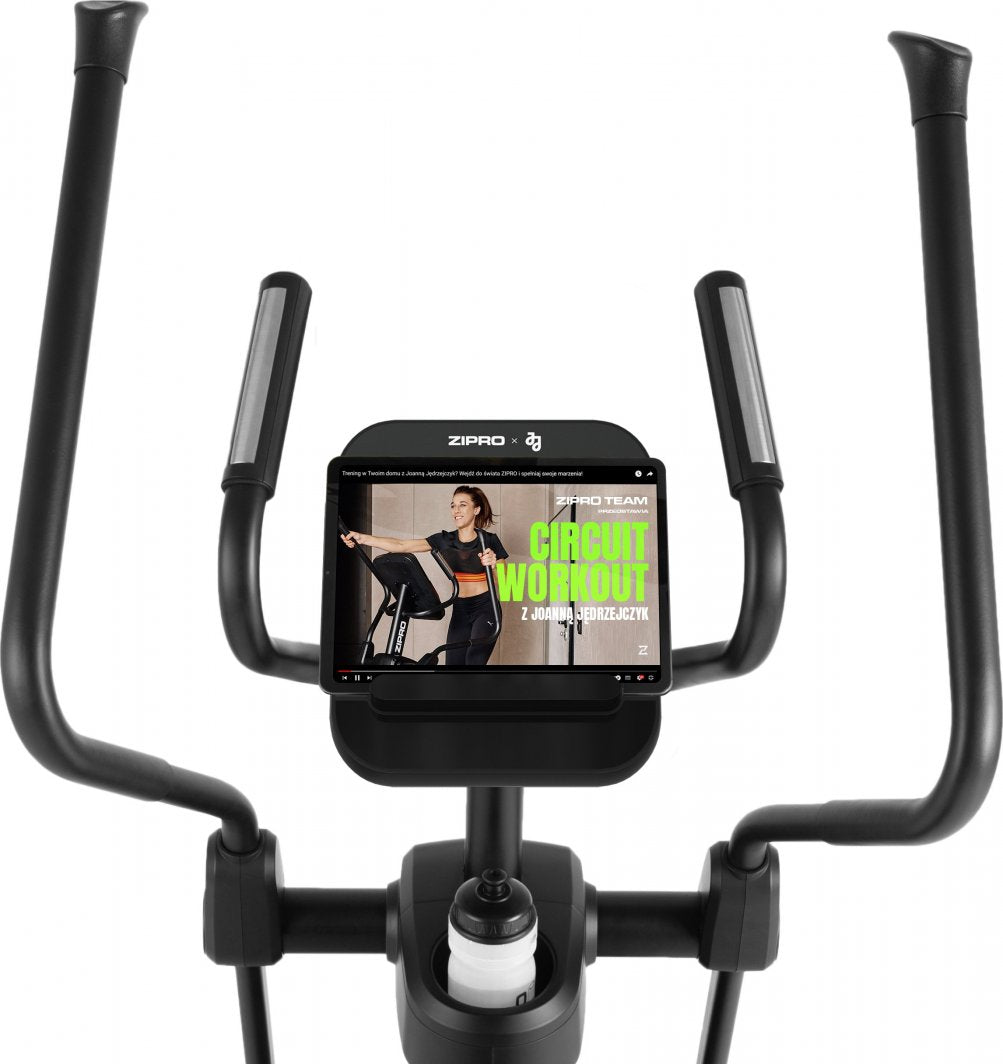 Ellipsemaskin Trening svart og gull ellipsemaskin med store pedaler og digitalt display, sett fra siden.