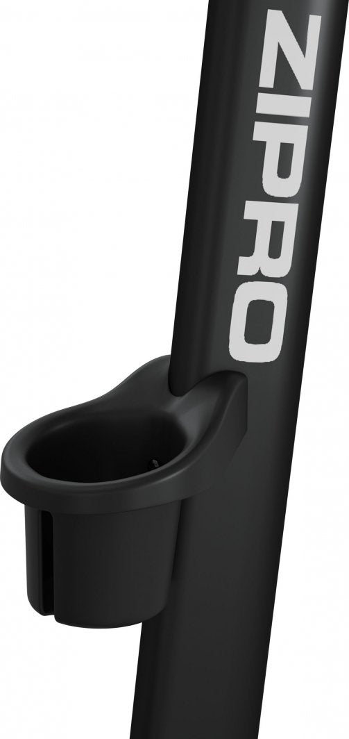 Spinningsykkel med sort drikkeflaskeholder festet til svart metallrør, ZIPRO-logo synlig i hvitt.