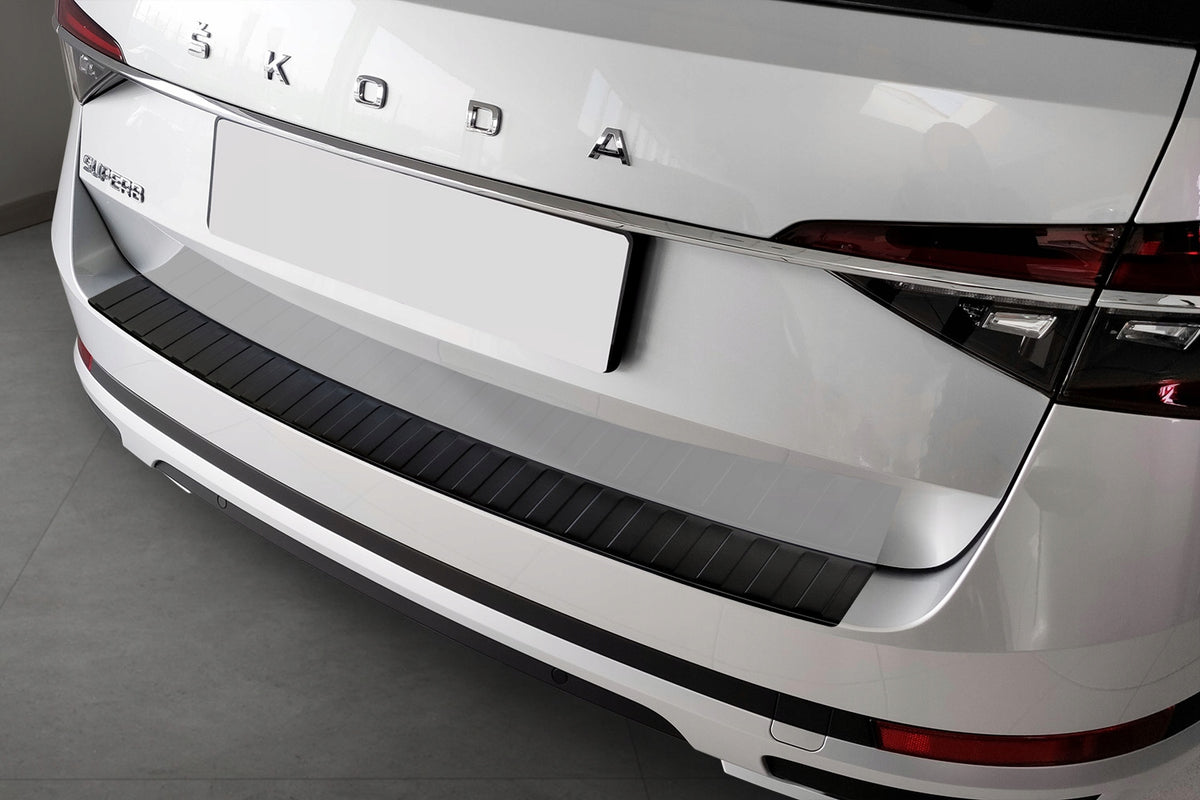 Avisa bakfangerbeskytter til Skoda Superb III / Black matt – enkel 3M-montering