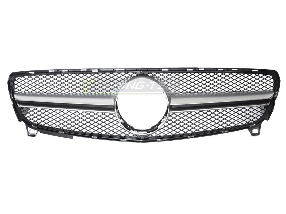 Detaljbilde av Grill A-Klasse W176 15-18 sølv med lamellstruktur og emblemfeste.