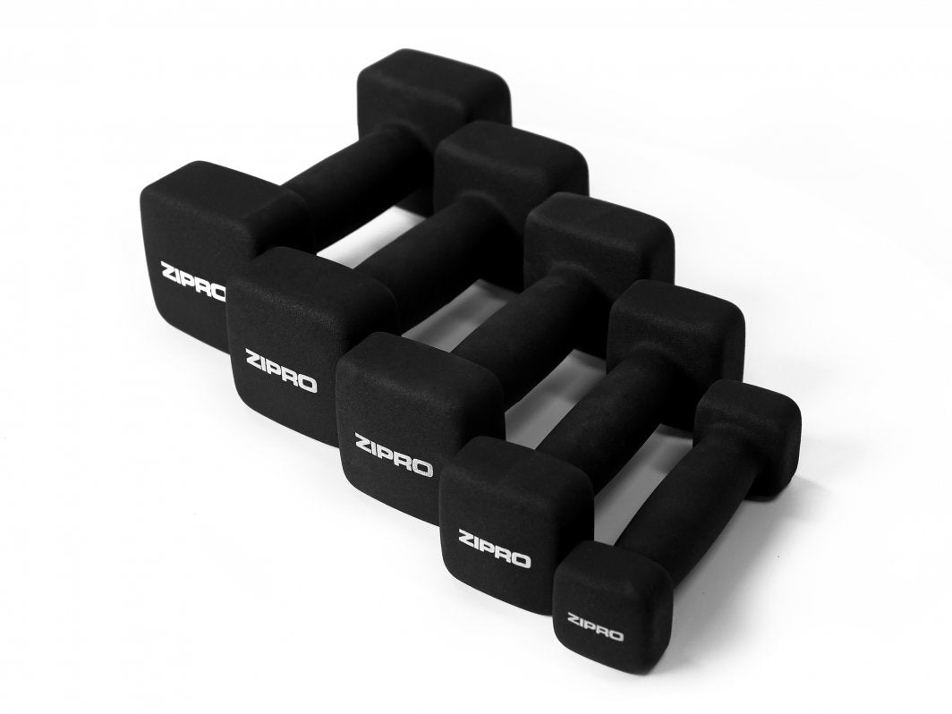Håndmanualer i sort neopren med firkantede ender og hvit ZIPRO-logo, fire stykker sett skrått ovenfra.