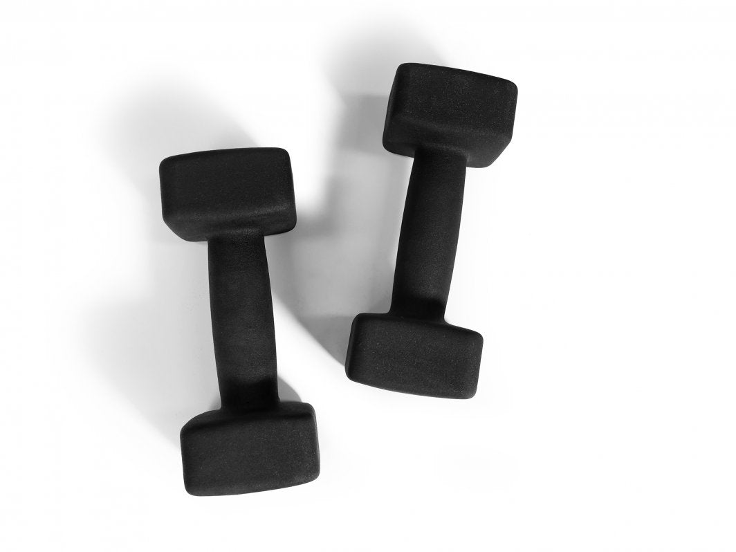 Vekter Trening, to svarte håndmanualer med firkantede ender i matt neopren, sett ovenfra mot hvit bakgrunn.