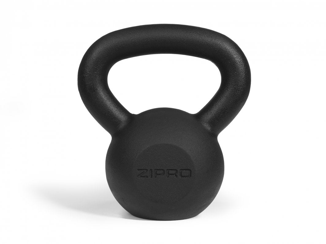 Kettlebells i sort støpejern sett forfra, matt overflate og tydelig Zipro-logo preget på midten.