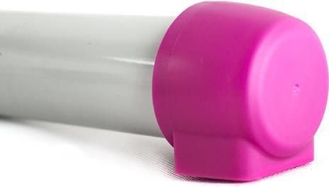 Stepmaskin med hvit sylinderform og rosa avrundet endestykke, sett fra siden med fokus på detaljene.