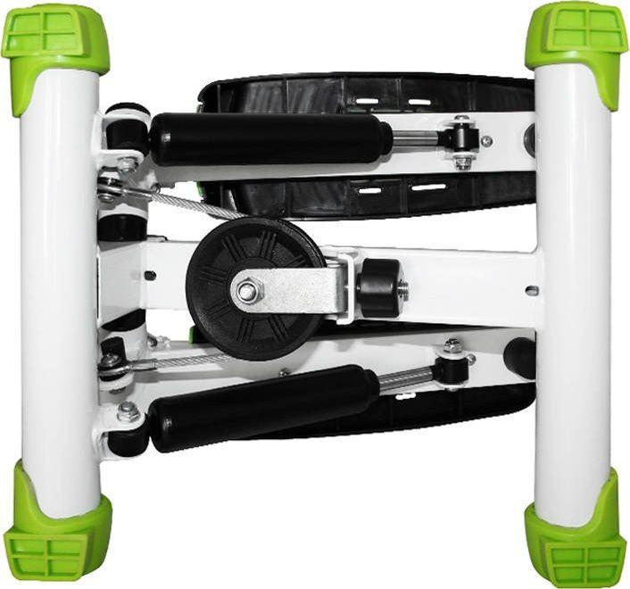Stepmaskin sett ovenfra med hvit ramme, grønne detaljer, svarte pedaler og synlige dempere og svinghjul.