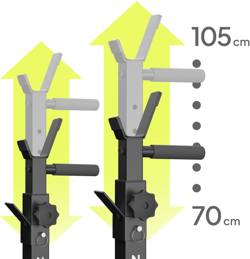 Benkpress Benk med justerbar sort metallstang, håndtak, støttearmer og høydeindikasjon fra 70 til 105 cm.