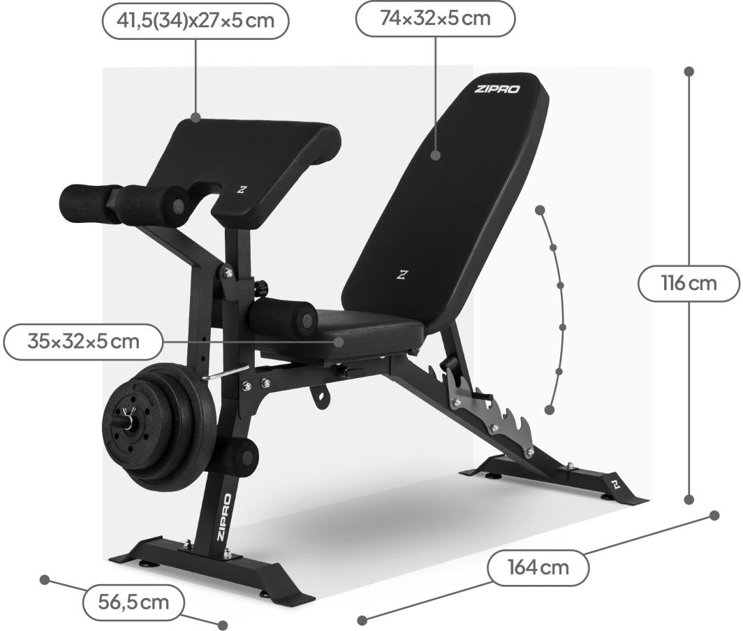 Benkpress Benk med justerbare stativer, polstret sete og rygg, beinpolstring og synlige mål fra skrå vinkel.