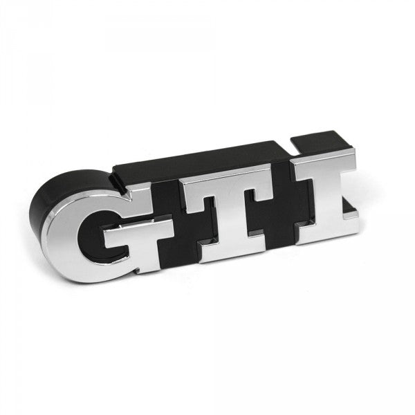 Emblem/logo til Vw up! (1S-Facelift) GTI > Black / Chrome med svart og krom finish, perfekt passform og enkel montering