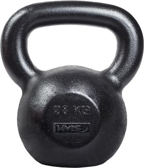Kettlebell i sort støpejern med bredt håndtak, preget vekttall og logo foran, sett rett forfra.