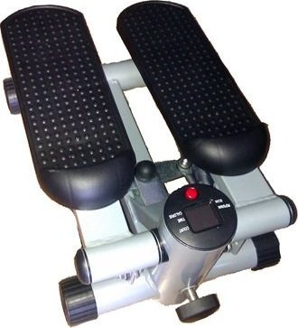 Stepmaskin med to sorte fotplater med knotter, display og justeringshjul, sett skrått ovenfra.