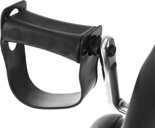 Mini Sykkel sort fotstøtte i plast og metall med strukturert overflate og avrundet form, sett fra siden.