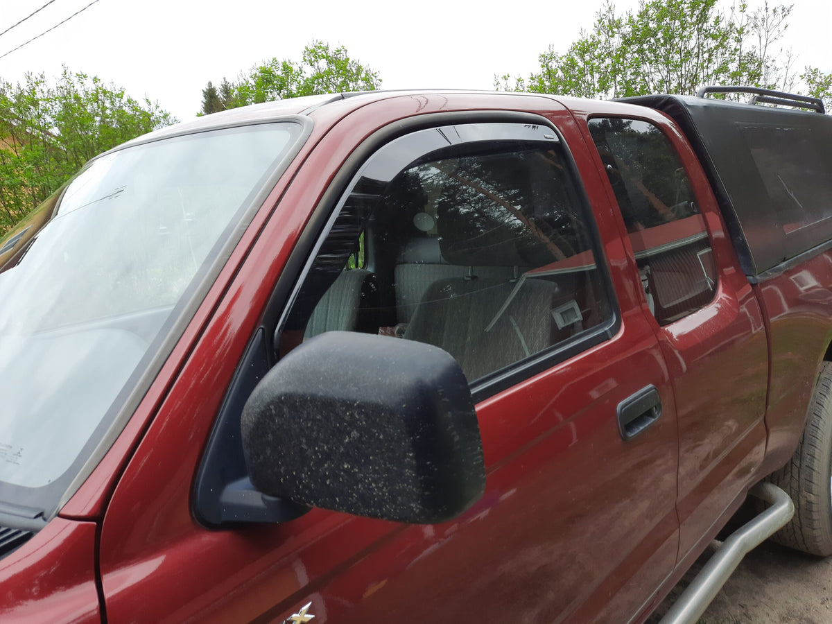 Heko vindavviser til Toyota Hilux VI – sort transparent design