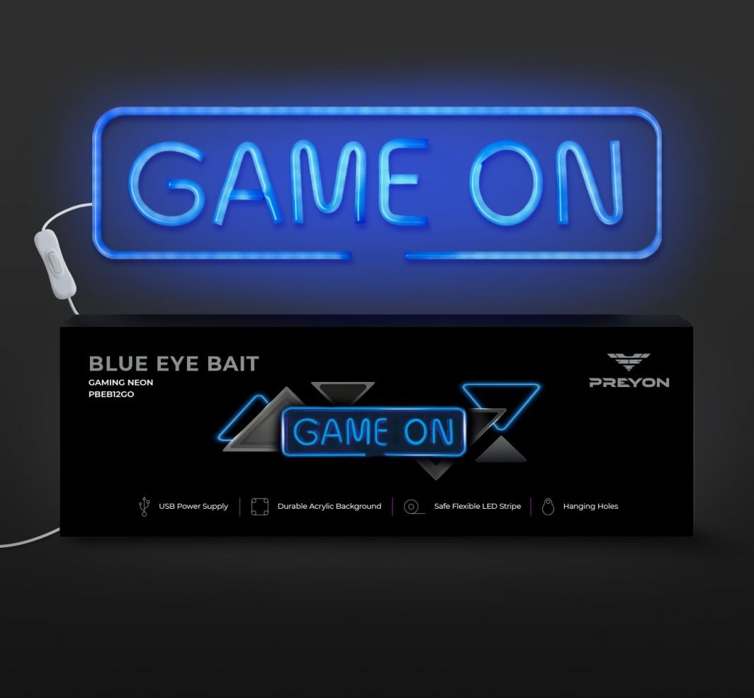 Løpebånd Neonskilt Game On blå LED sett forfra over sort emballasje med produktinfo.