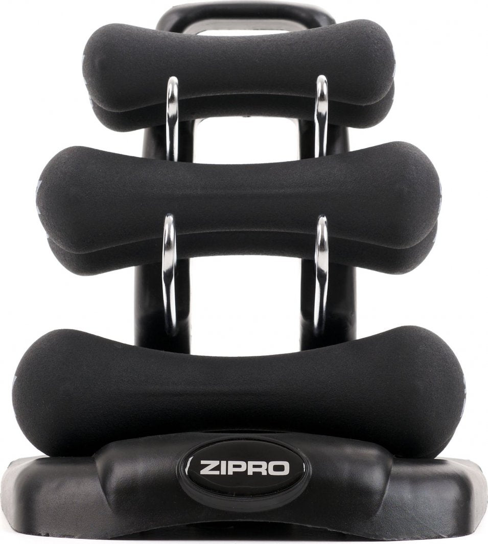 Manualer Sett med tre par sorte neoprenmanualer i ulike størrelser på stativ, ZIPRO-logo nederst.