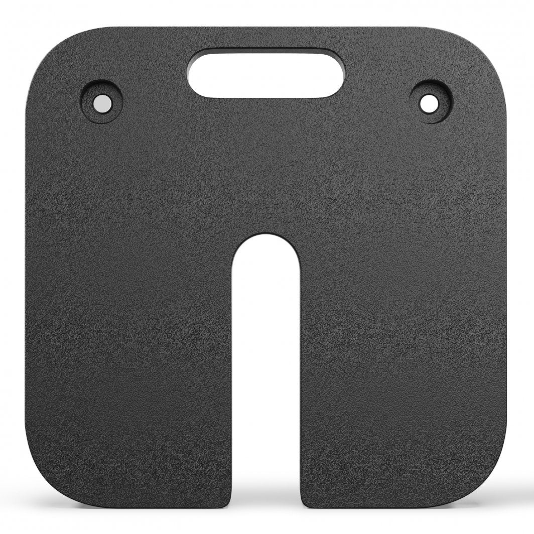 Vektplater i sort metall med avrundede hjørner, to hull øverst og håndtakutskjæring, sett rett forfra.