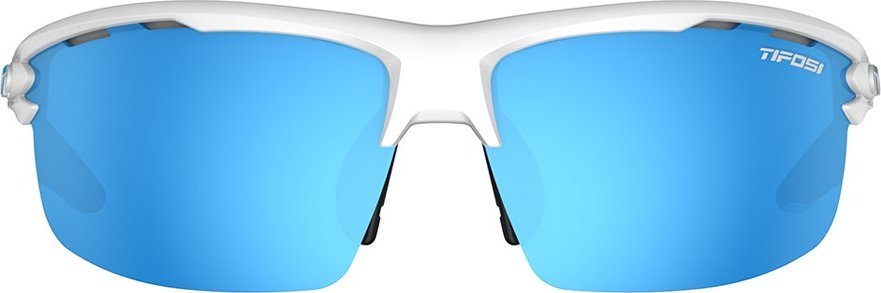 Løpebriller med hvit ramme og blå speilglass, halv ramme, aerodynamisk design og logo på høyre linse.