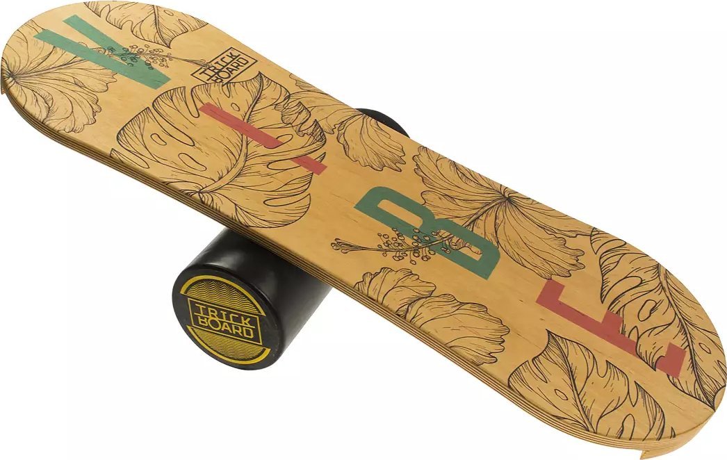 Balance Board i lyst tre med sort, rødt og grønt mønster, blomster og sort sylinder med gul logo, sett ovenfra.