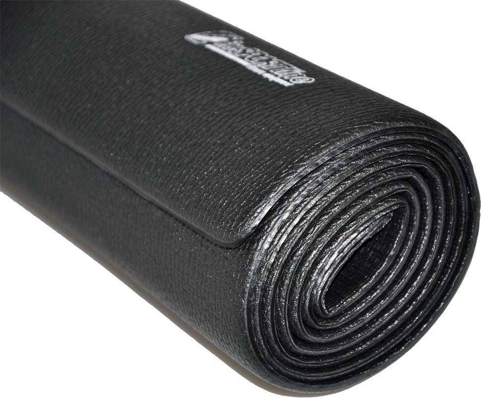 Beskyttelsesmatte sammenrullet i svart syntetisk materiale med strukturert overflate og synlig InSPORTline-logo.