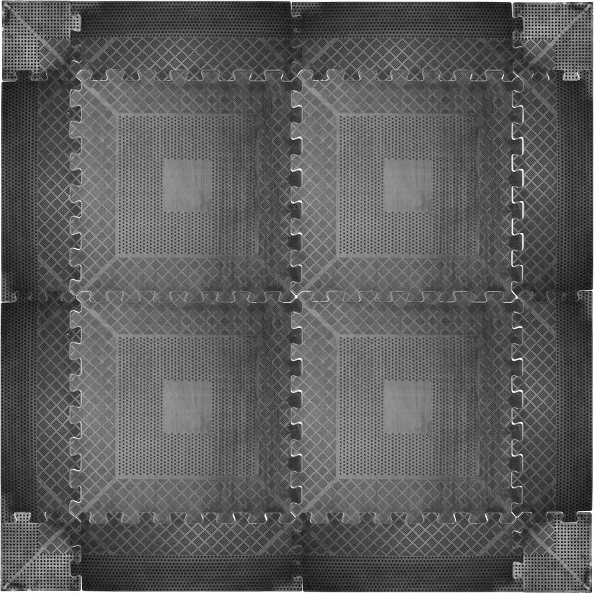 Treningsmatte i grått skum med kvadratisk mønster, sett ovenfra, viser interlockende og perforerte gulvplater.