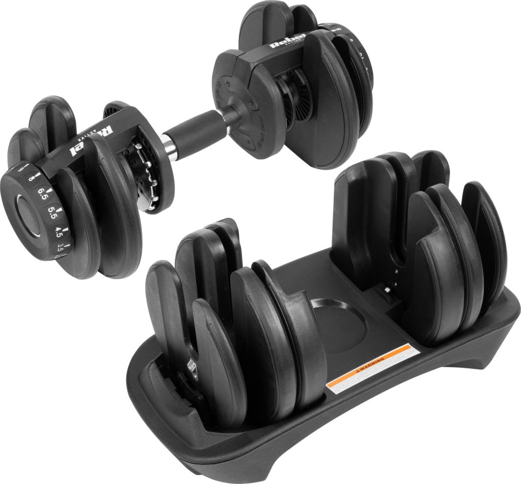 Hantel i svart støpejern med flere vektplater, tydelige vektmarkeringer og stativ, sett fra skrå vinkel.