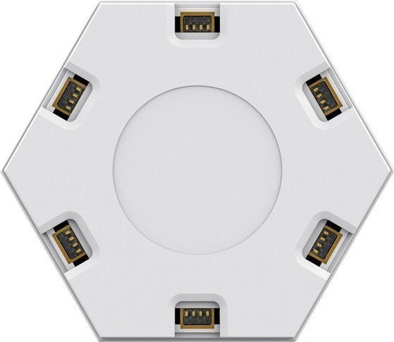 Tredemølle hjemme Lyspaneler RGB Utvidelsessett sekskantet hvit panel med seks gullkontakter sett ovenfra.