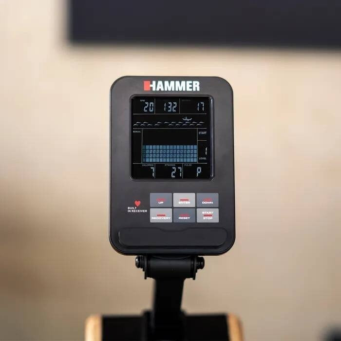 Romaskin Sammenleggbar med svart plastdisplay, avlangt panel foran, skjerm viser treningsdata og flere knapper under.