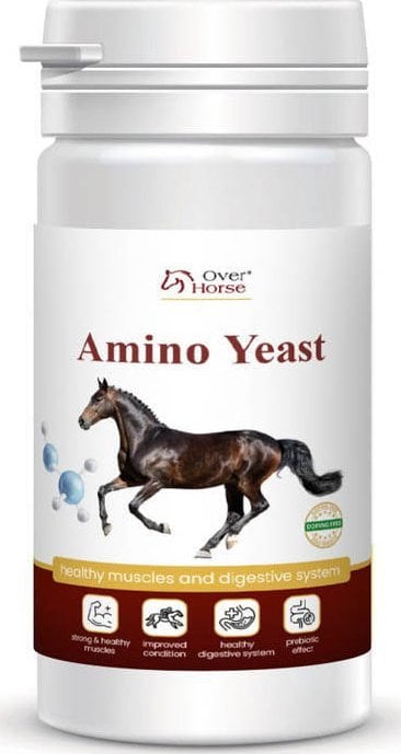 Hestefôr i hvit plastboks med skrulokk, etikett med travende hest, brun, gul og hvit tekst og ikoner.