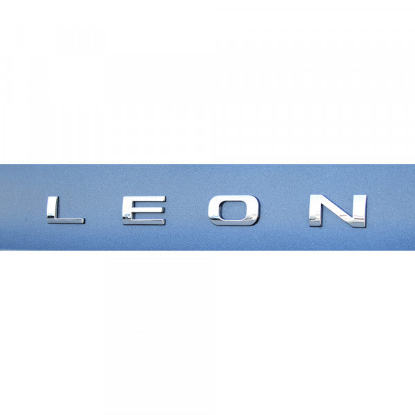 Emblem/logo til Seat Leon Chrome i krom for bakluke med original Seat-passform