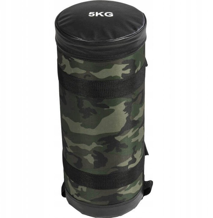 Vektsekk med kamuflasjemønster, sorte håndtak og vektangivelse 5KG på toppen, sett forfra.