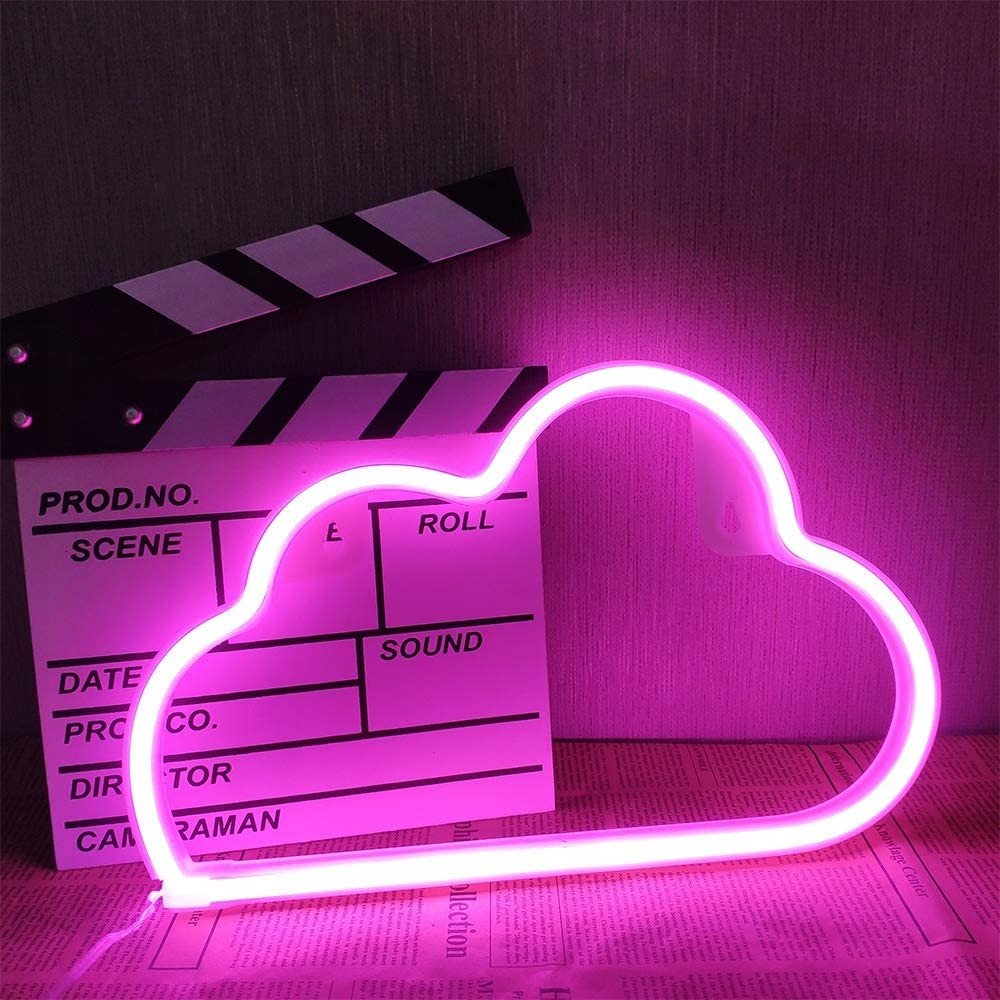 Løpebånd vegglampe Sky i rosa neon, formet som en sky og lyser foran filmklapperbrett.