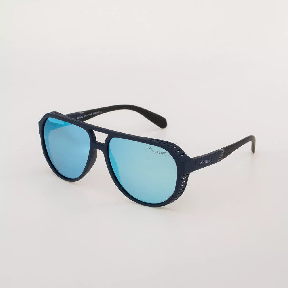 Solbriller med blå speilglass, mørk blå innfatning, luftespor på sidene og logo på stang og hjørne.