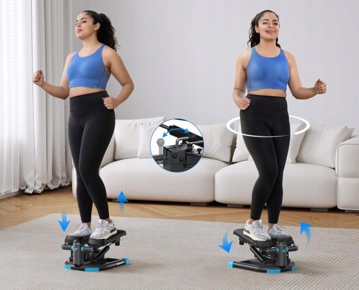 Mini Stepper i svart og blått brukt av kvinne i treningstøy, med piler som viser step- og roterende funksjoner.