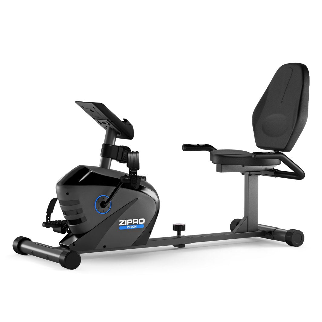 Ergometersykkel i sort med blå detaljer, justerbart sete med ryggstøtte og pedaler med fotreimer, sett fra siden.