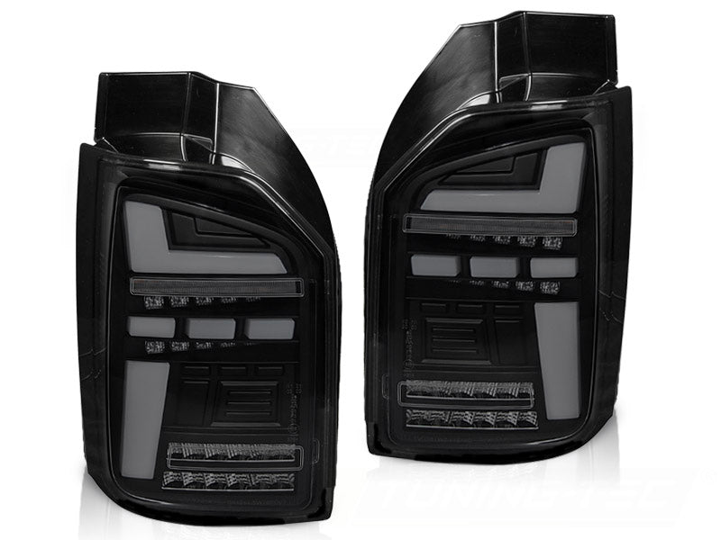 Baklykter LED Bar Black Smoke Sequential til VW T6 15-19 OEM Bulb sett rett bakfra på hvit bakgrunn.