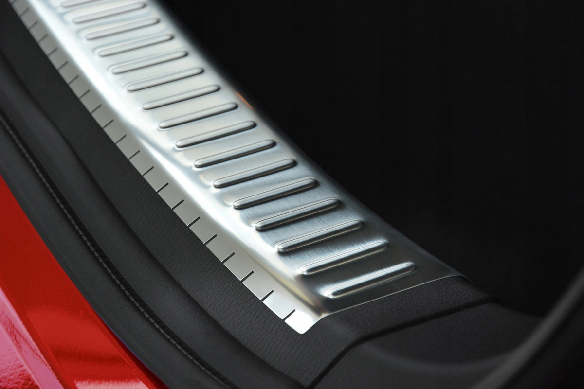 Bakfangerbeskytter Mazda 3 hatchback (2013-2019) – Rustfritt stål - detaljer