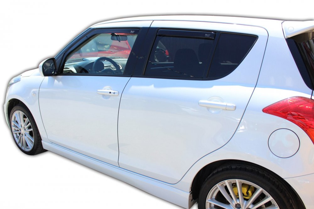 Vindavviser Suzuki SWIFT (V) 5-dørs 11/ (2010-2017) – PMMA Plexi - nærbilde