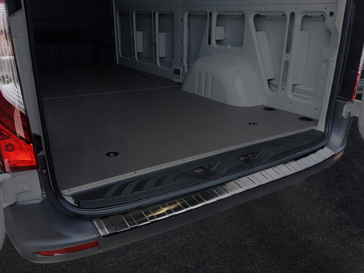 Avisa bakfangerbeskytter til Mercedes Sprinter III (W907) / Black Edition – børstet svart overflate