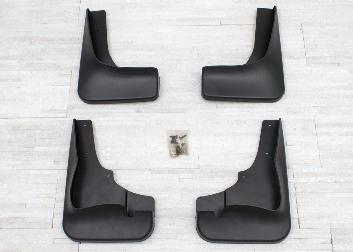 Ven-Tuning skvettlapp til Mitsubishi Outlander II Facelift – svart ABS-materiale