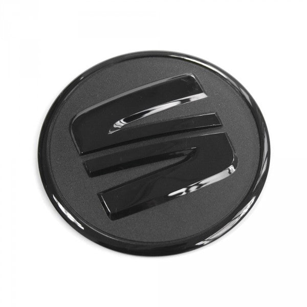 Originalt svart Seat Alhambra (7N) emblem i ABS-materiale til motordeksel