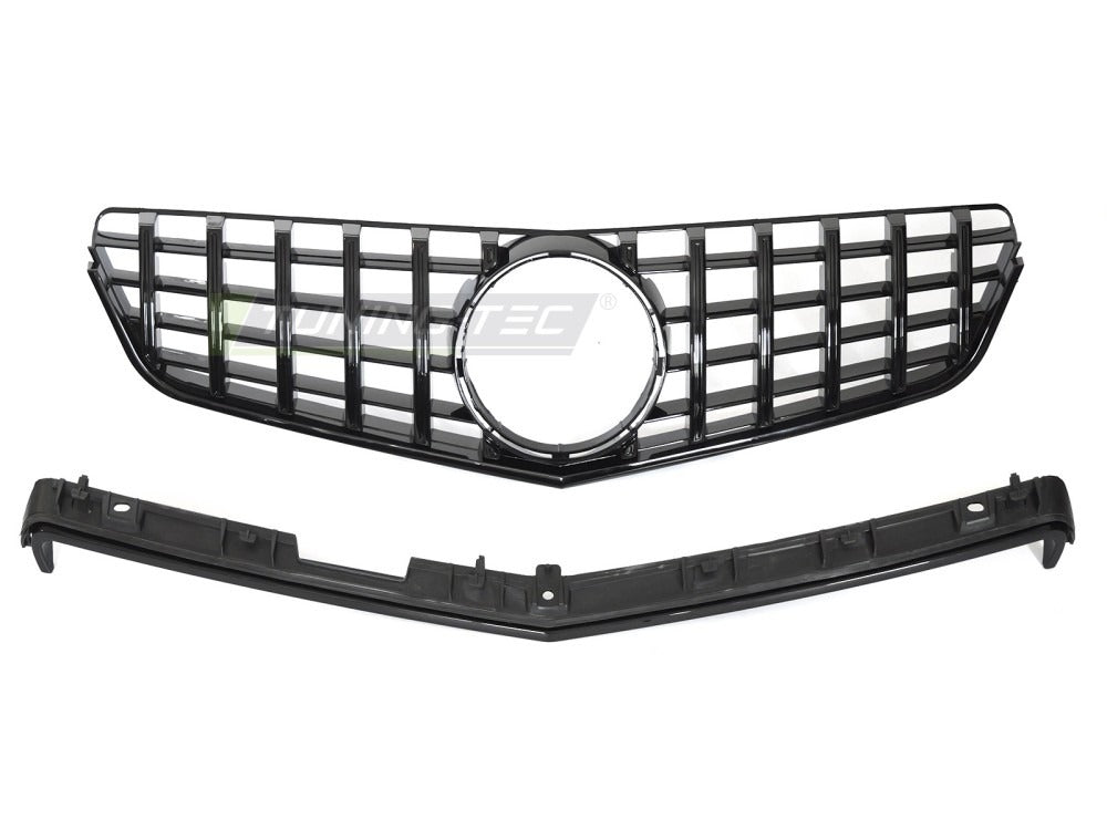 Detaljbilde av Grill E-Klasse C207 09-13 sort med lamellstruktur og emblemfeste.