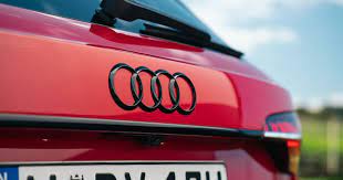Emblem/logo til Audi A4 B8 / RS5 ringer - Avant Sport Glossy Black Edition i svart utførelse