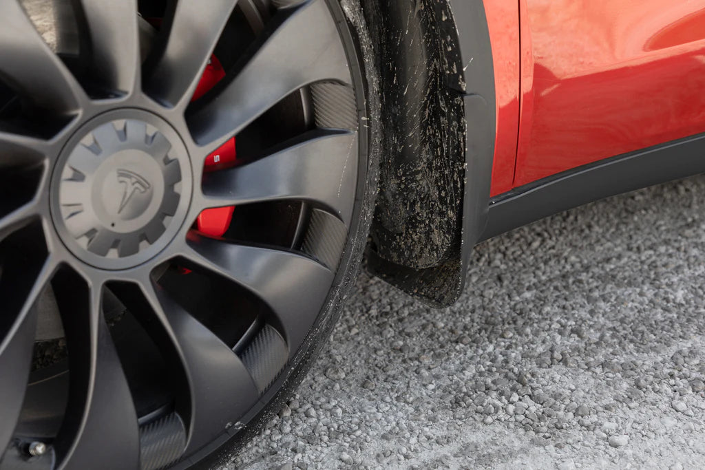Skvettlapp Tesla Model Y / sett 4 stk. (2020-2025) – (PU) polyuretan + ABS Automotive - detaljer